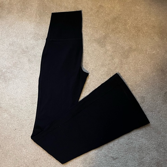 ARITZIA | TNA Flare Leggings - Picture 1 of 4